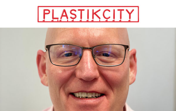Plastikmedia Hotseat with Stuart Johnston